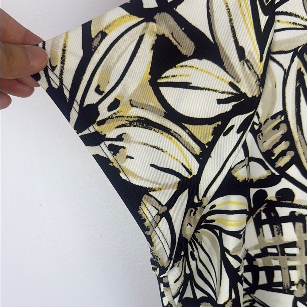 WEEKENDS BY CHICO'S 1/4 Zip White Black Gold Floral Stretch Athletic Top Size XL - Picture 4 of 9